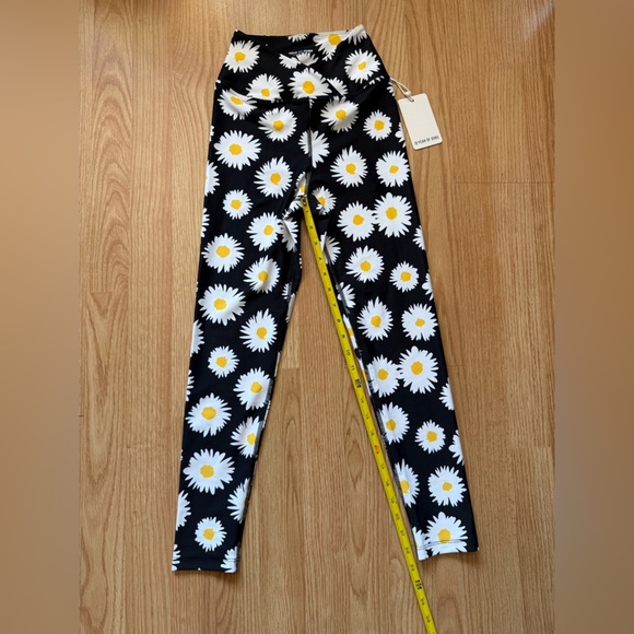YEAR OF OURS Daisy Veronica Legging in Daisy Size XS - Picture 4 of 5